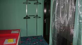 Гостиница B&B Hotel Center Великий Новгород Четырехместный номер эконом-класса с общей ванной комнатой-2